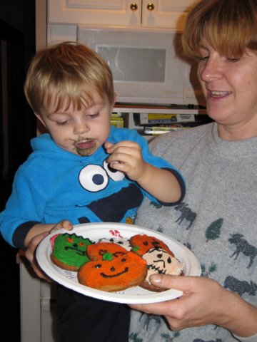 helpingsamplethehalloweencookies.jpg